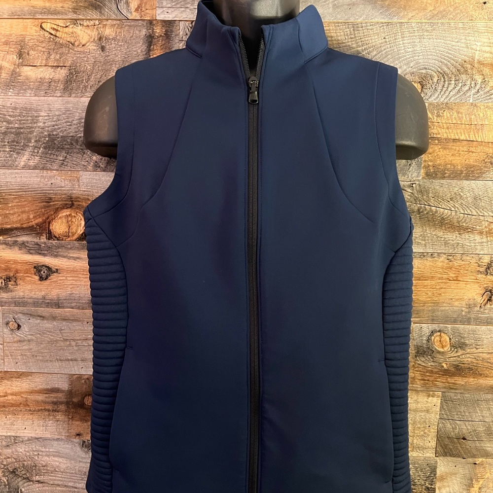 ❄️ Under Armour Cold Weather Vest Navy Blue with Ribbed Pattern Along Sides